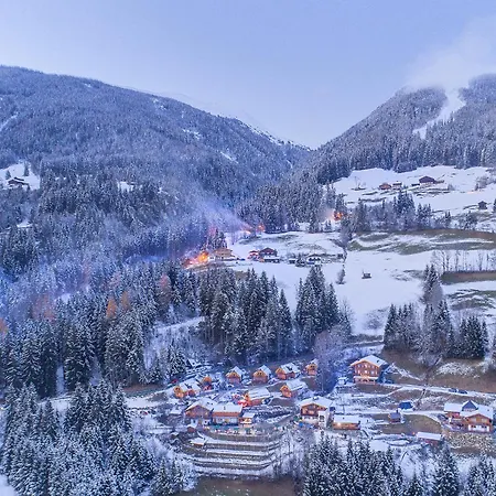 In Neukirchen Domek alpejski *