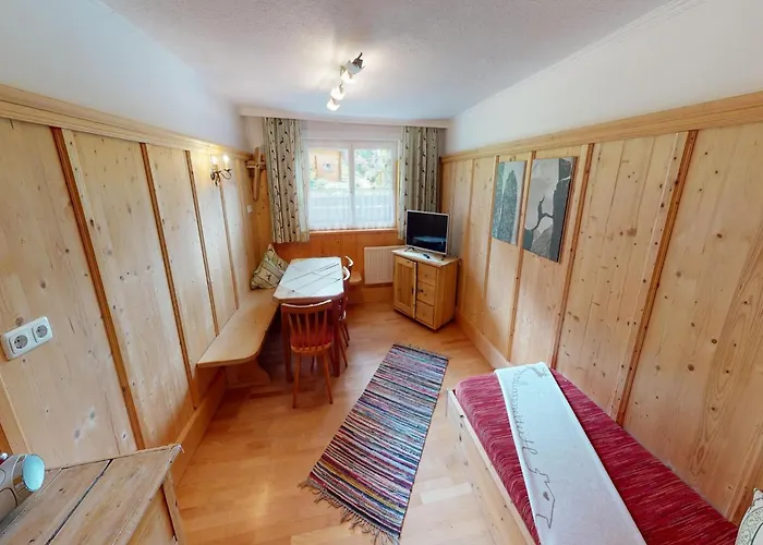 In Neukirchen Нойкирхен-ам-Гросфенедигер