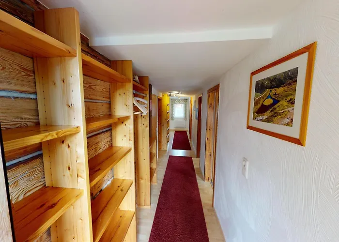 In Neukirchen * Нойкирхен-ам-Гросфенедигер