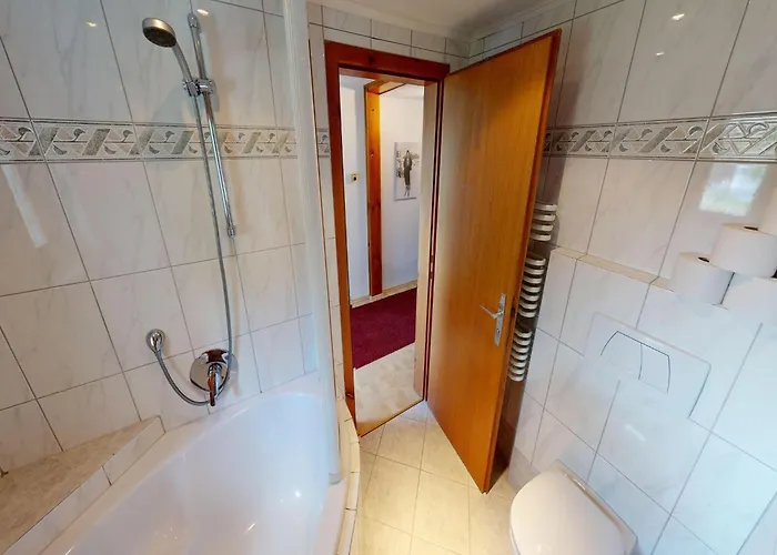 In Neukirchen Нойкирхен-ам-Гросфенедигер